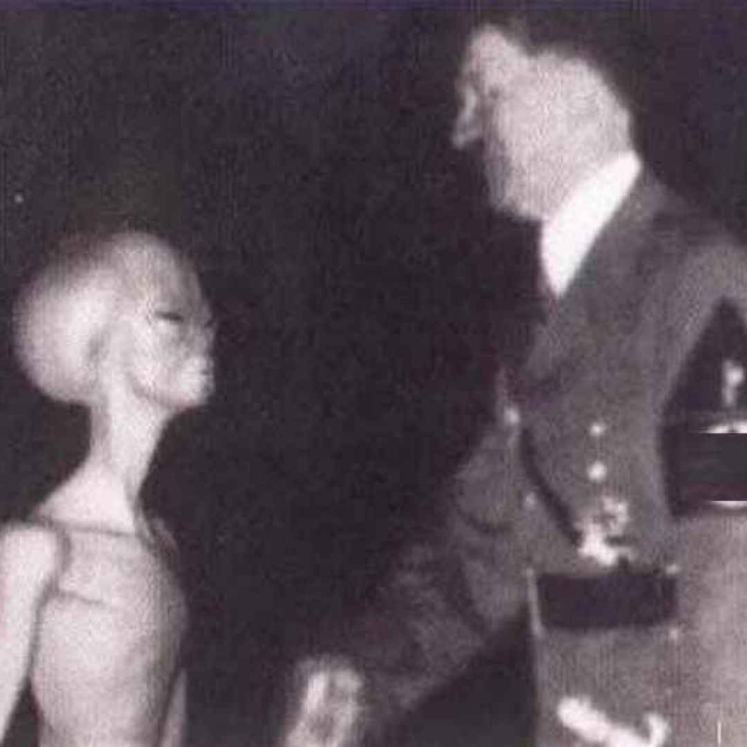 alieni  ufo  hitler  nazismo