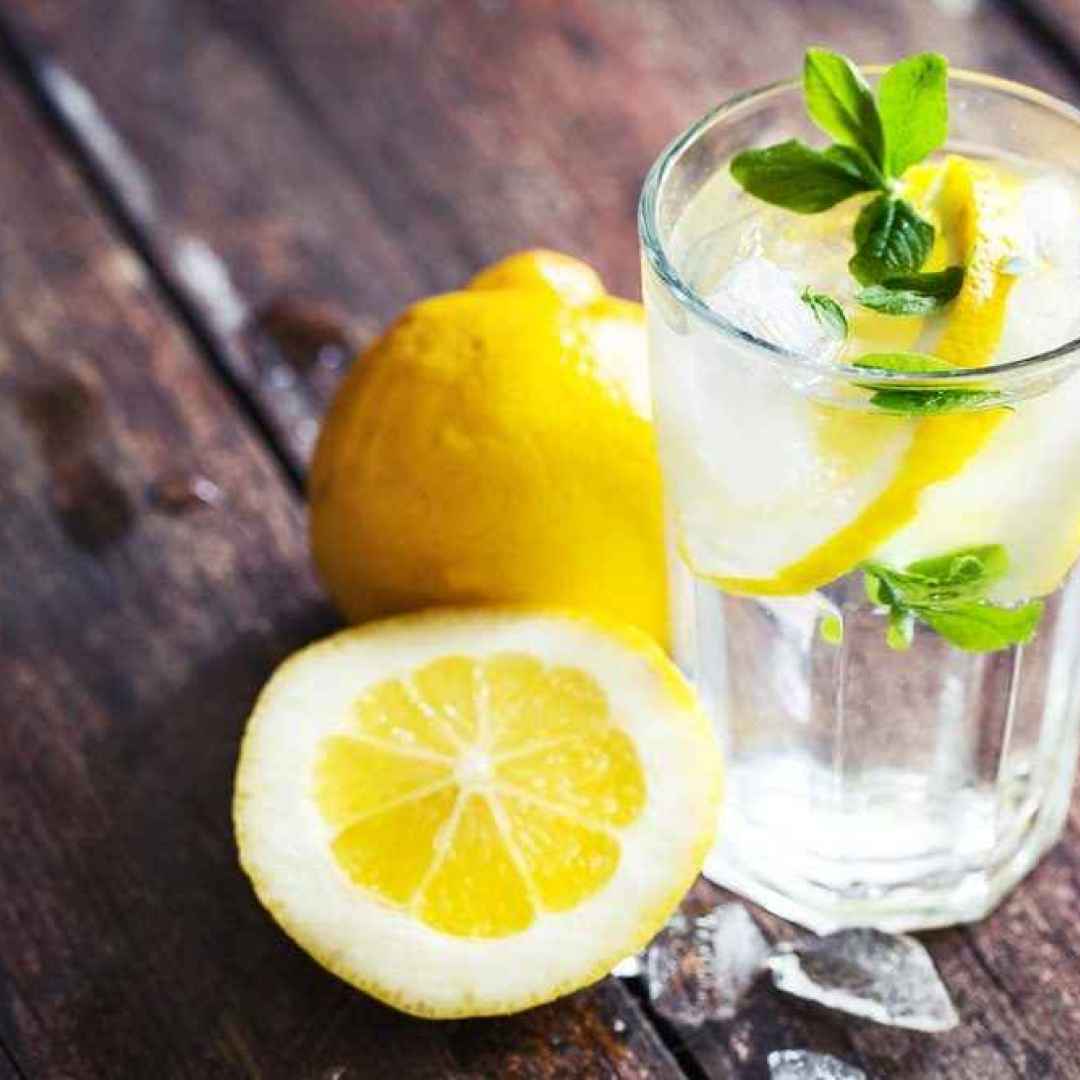 salute  benessere  acqua  limone