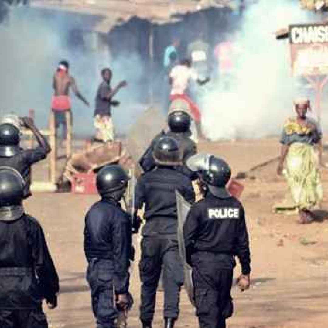 Conakry, sei morti alla manifestazione per la riapertura delle scuole