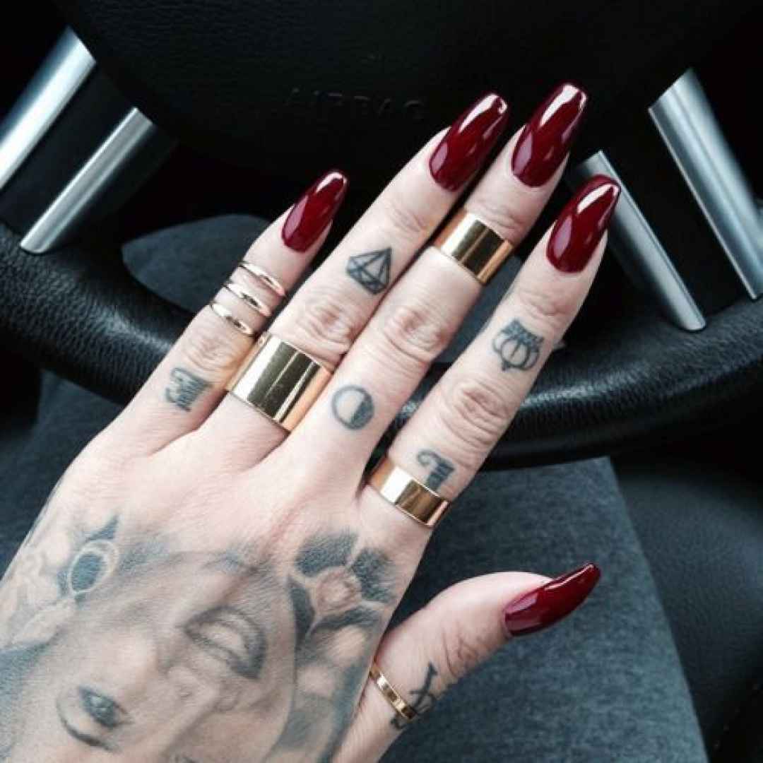 nails  unghie  bordeaux  fashion
