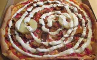 Gastronomia: carbonara  pasta sulla pizza