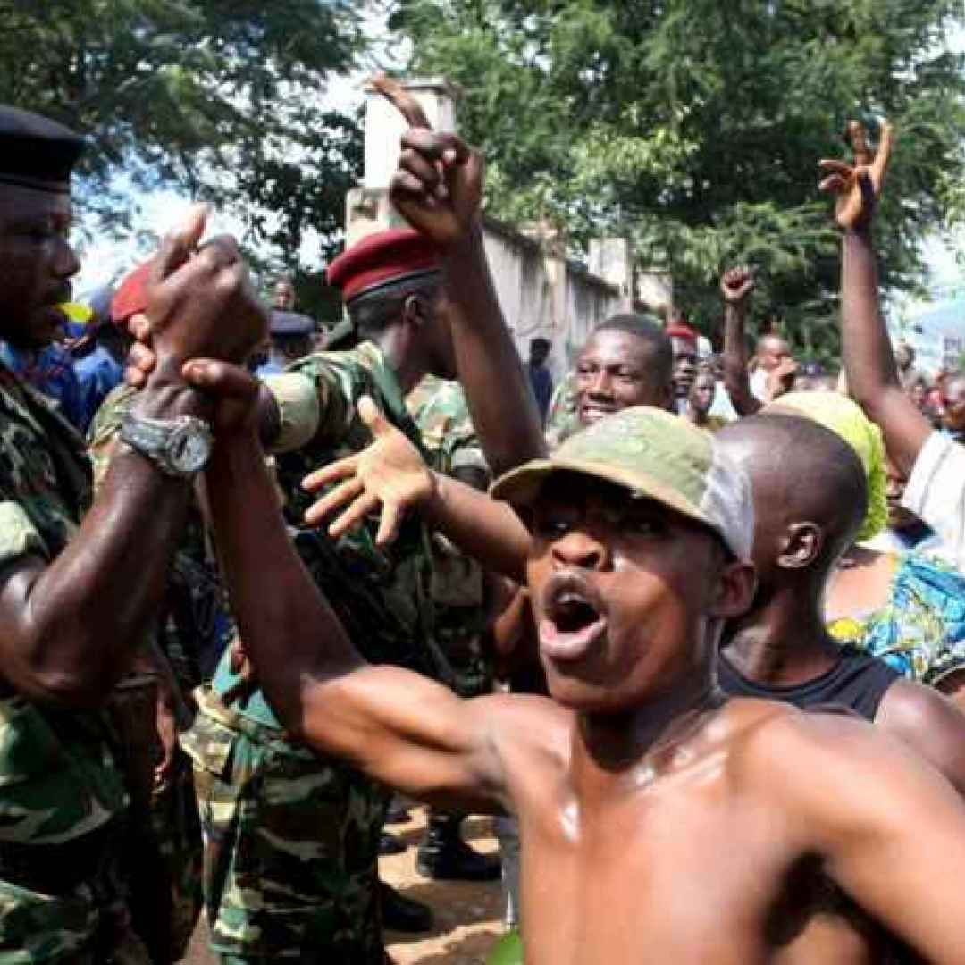 Burundi. Le milizie hutu ineggiano al genocidio. Il governo li difende.
