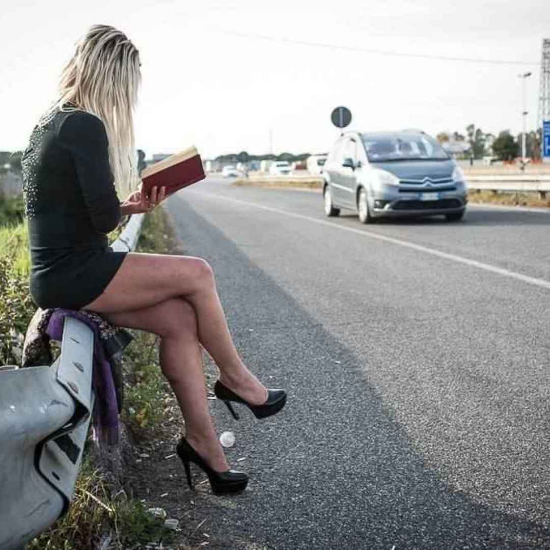 prestituta  leggere libri