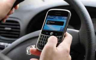 Politica: patente  smartphone  auto  guidare
