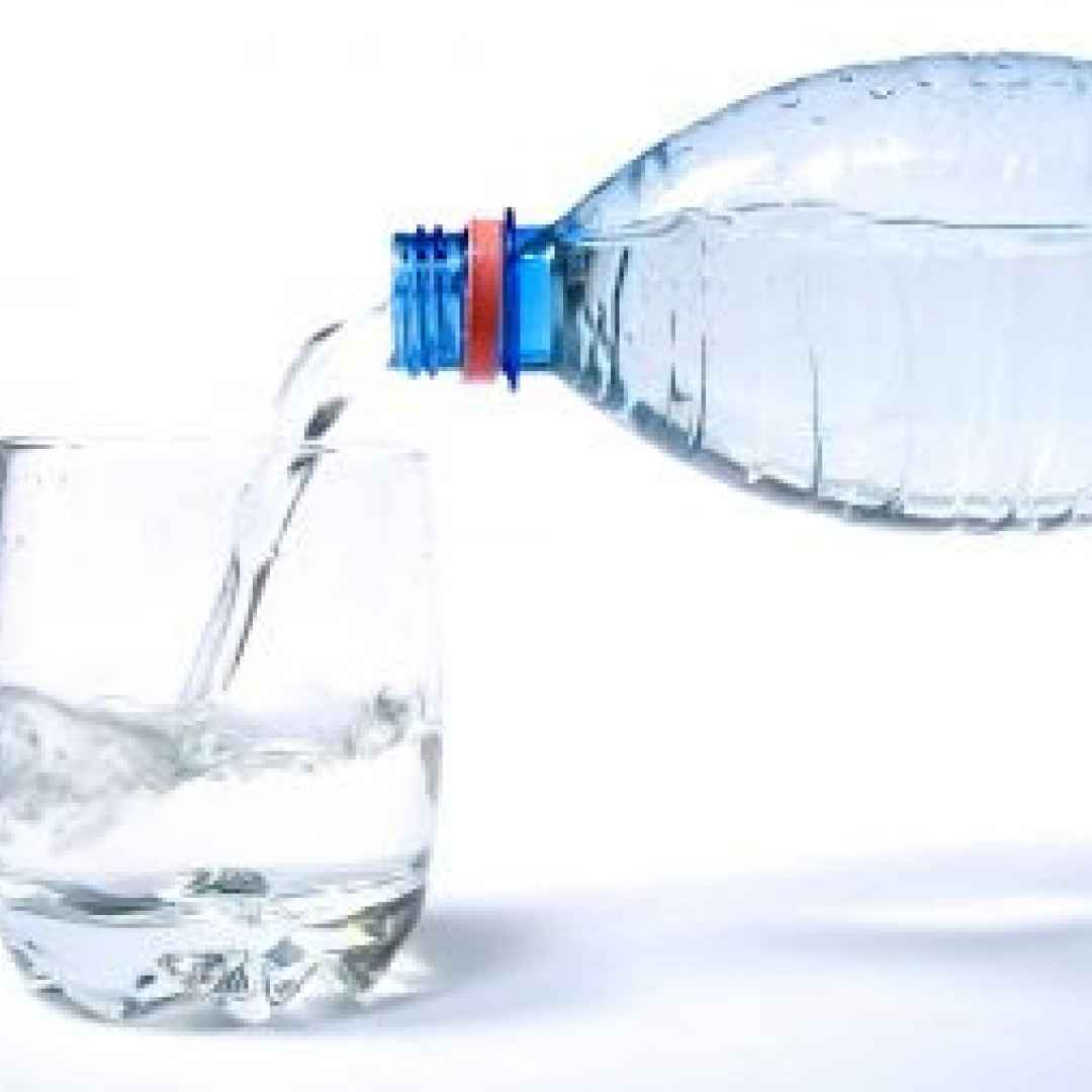 acqua  minerale  sostanze