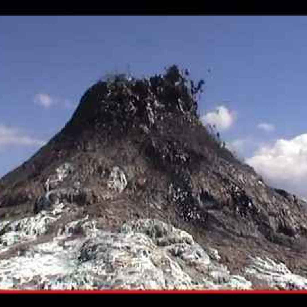 Lo strano fenomeno geologico della lava nera