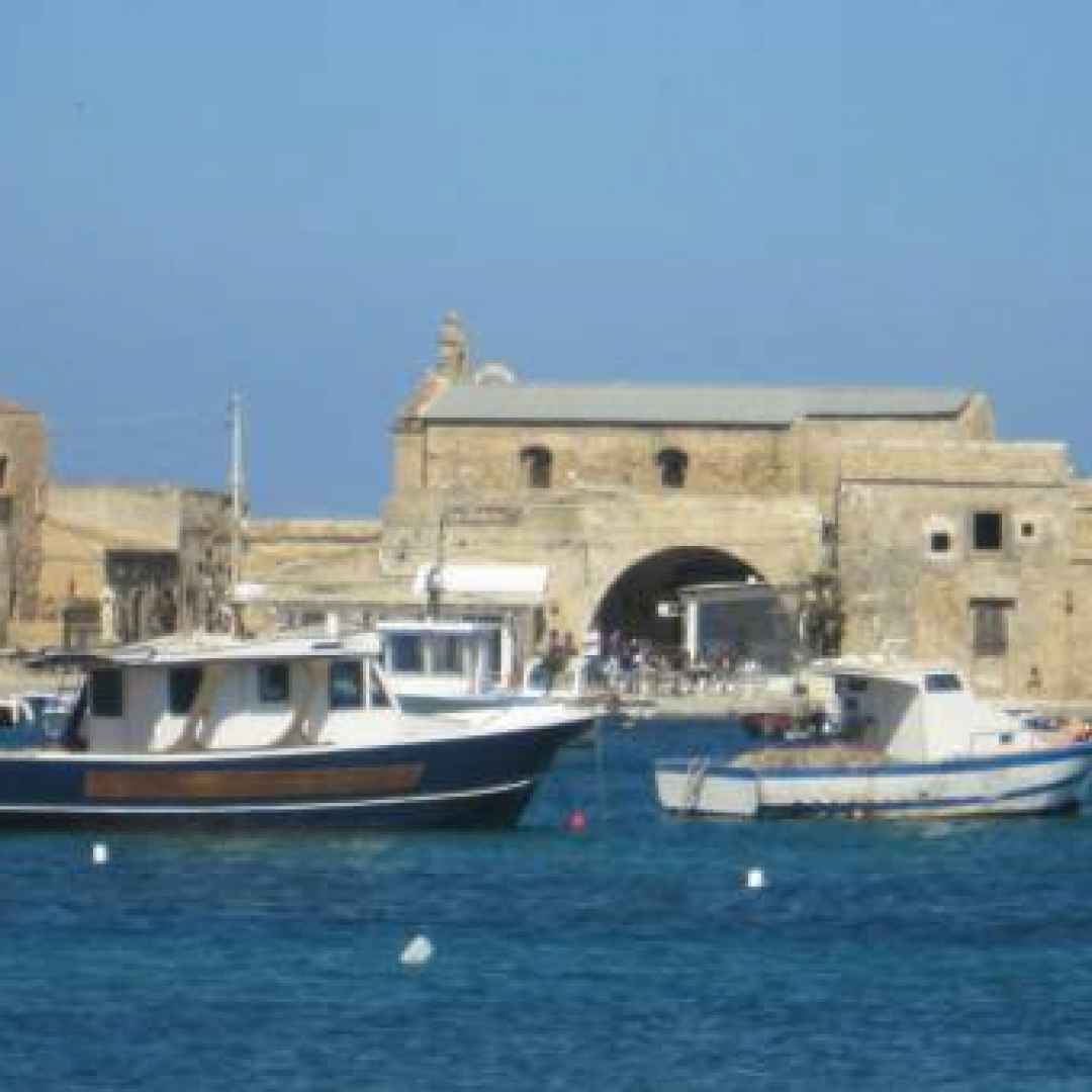 viaggi  borgo  sicilia  siracusa