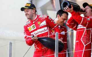 I due piloti della Ferrari, Sebastian Vettel e Kimi Raikkonen, e il presidente della scuderia di For
