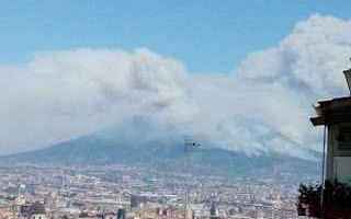 Il Vesuvio continua a bruciare e ci sono enormi rischi per la popolazione che risiede ai piedi di un