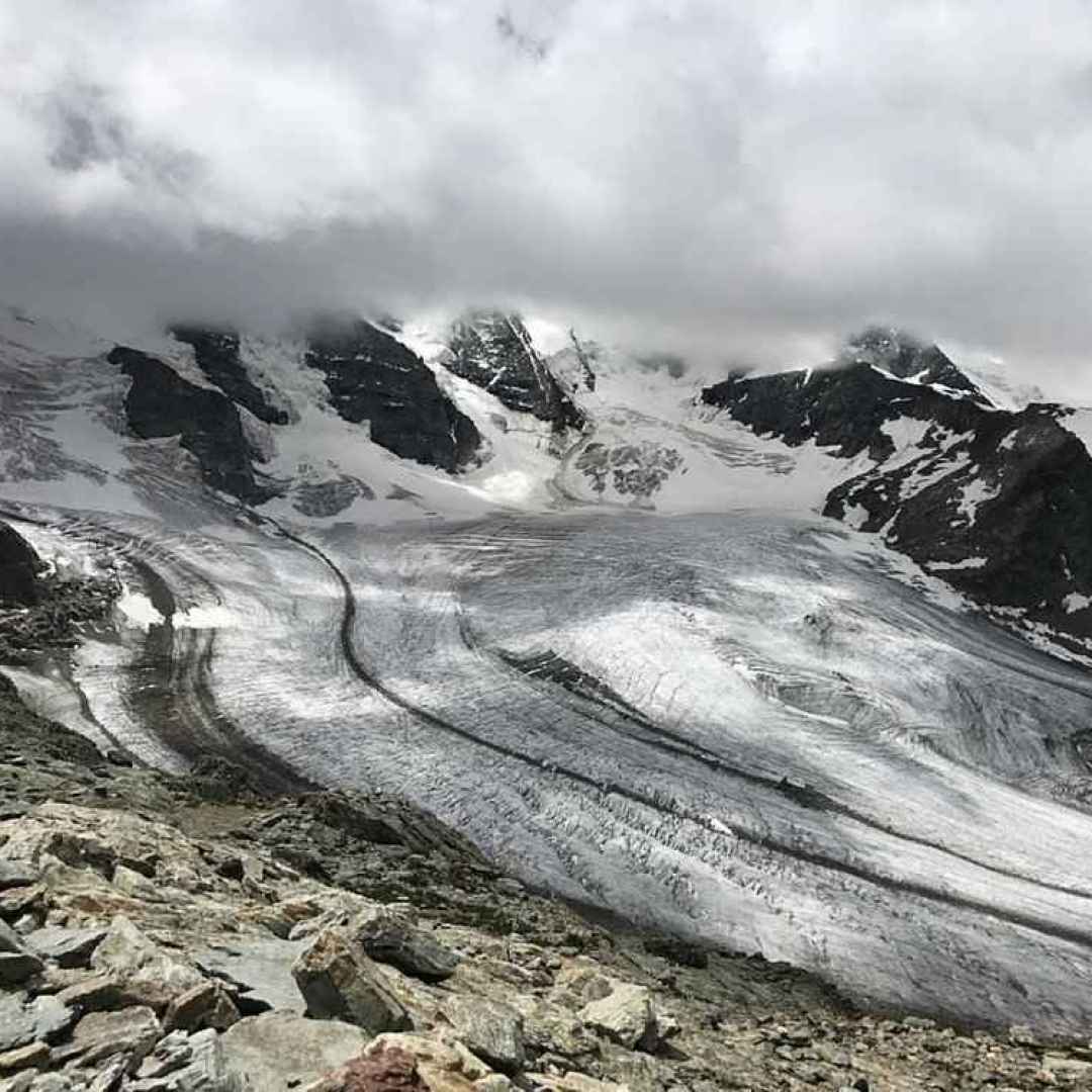 montagna ghiacciaio  estate in montagna