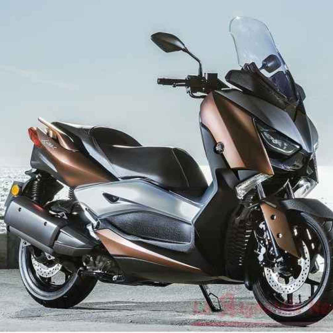 x-max  yamaha  scooter  due ruote
