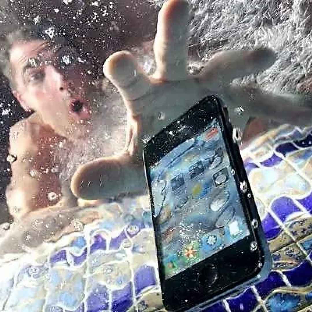 smartphone  incidente  acqua