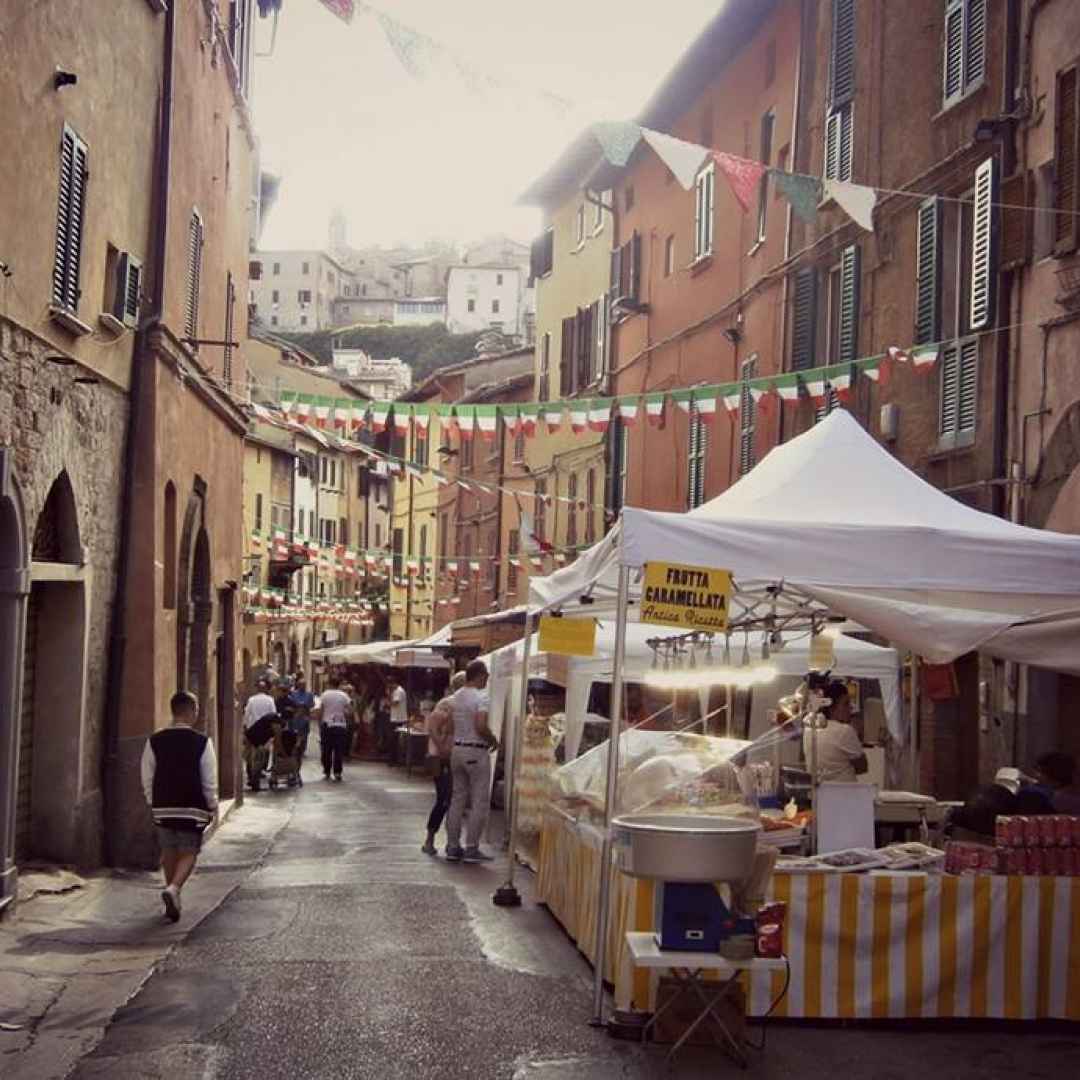 Perugia: Corso Bersaglieri si anima per la Festa dei Bersaglieri, raduno auto d