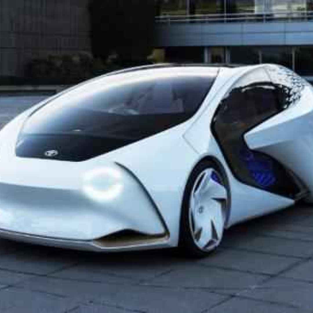 Tokyo, Toyota porta le auto prototipo Concept-i-Ride, e Concept-i-Walk