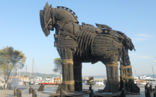 Storia: cavallo  troia  nave  cavallo di troia  trojan horse  trojan