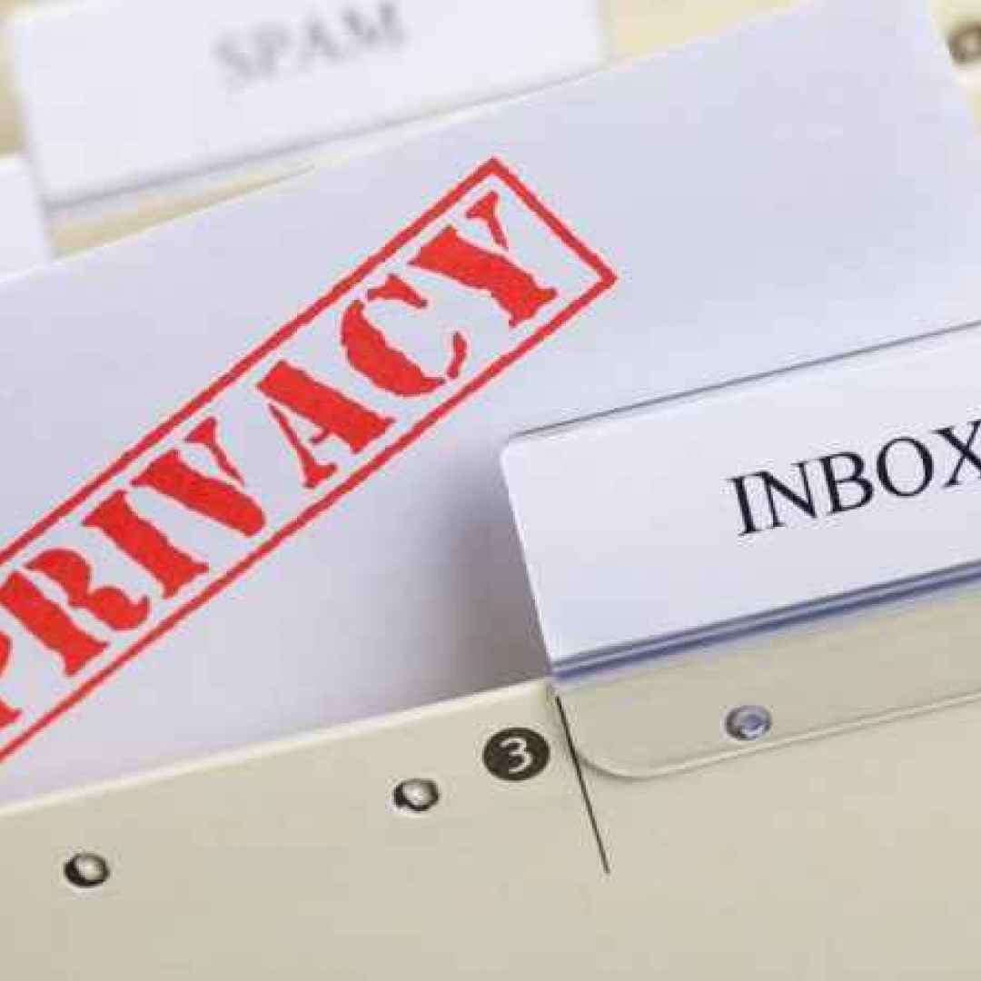 Invio proposte commerciali alla email presa dai social: interviene il Garante privacy