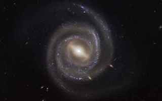 Astronomia: buchi neri supermassicci  galassie  mega