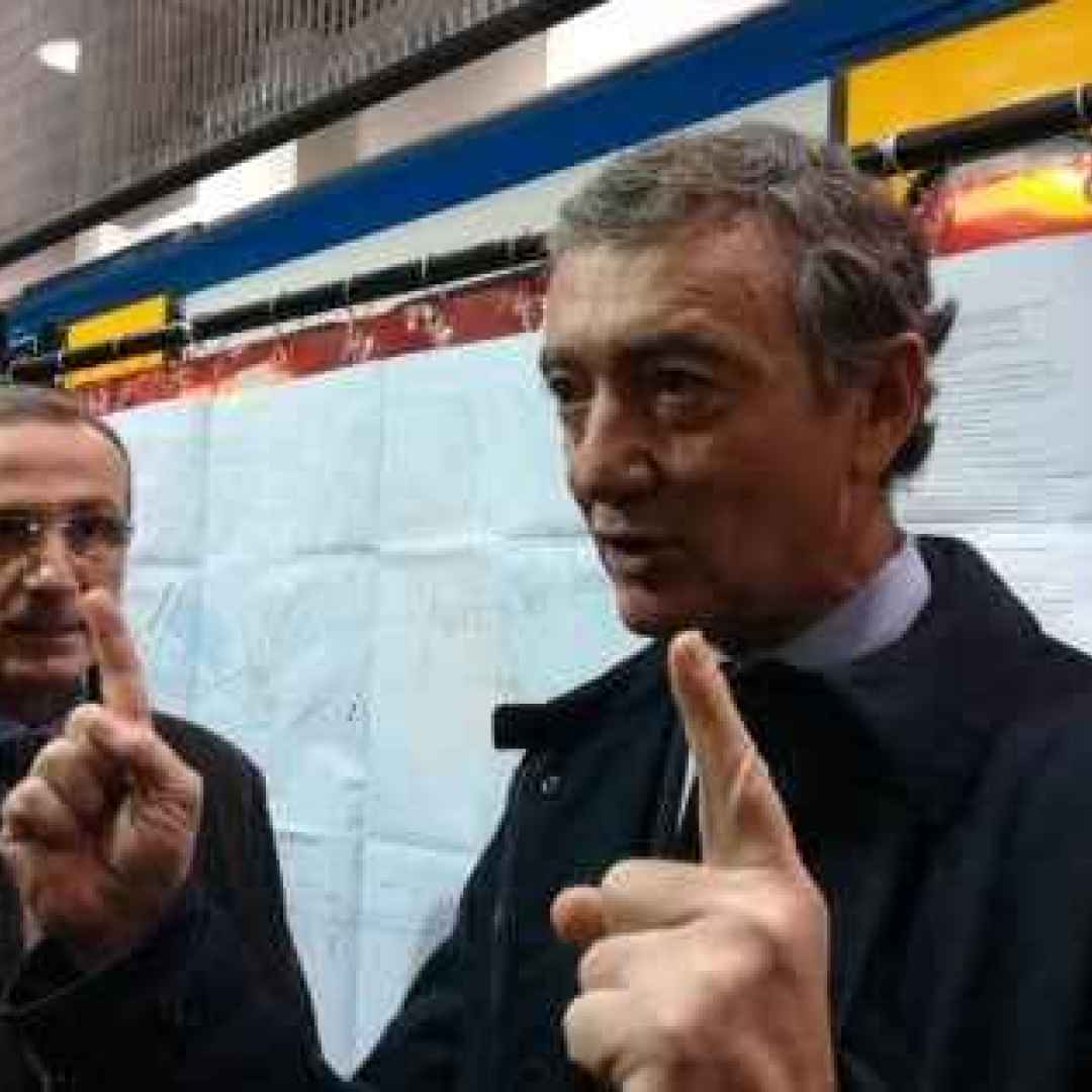 Bufala: Napoli, treni della metro troppo grandi: non entrano nel tunnel