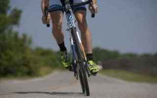 Ciclismo: bici da corsa  gonfiare la ruota