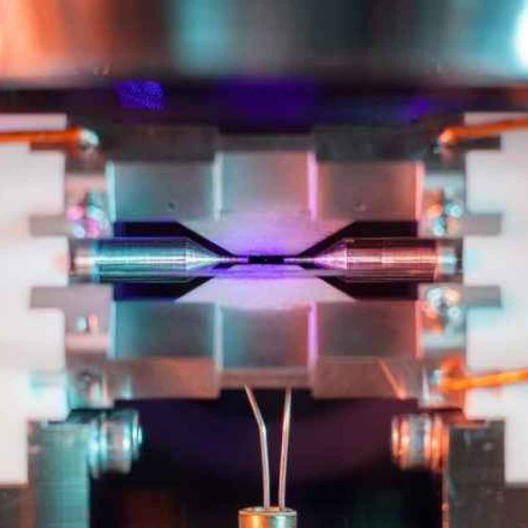 atomo  fisica  ioni  laser  scienza