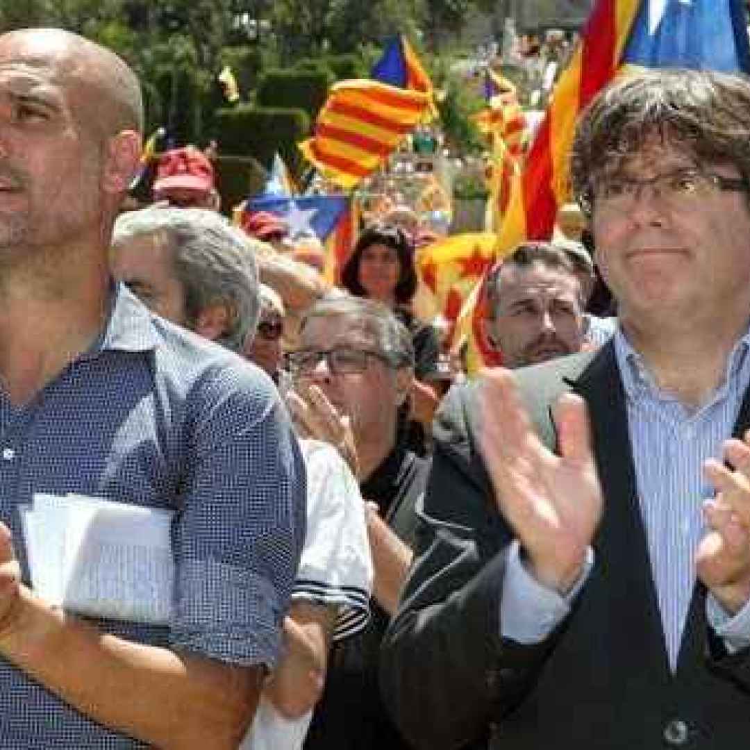 Pep Guardiola il rivoluzionario, almeno per la polizia spagnola: perquisito il suo aereo privato