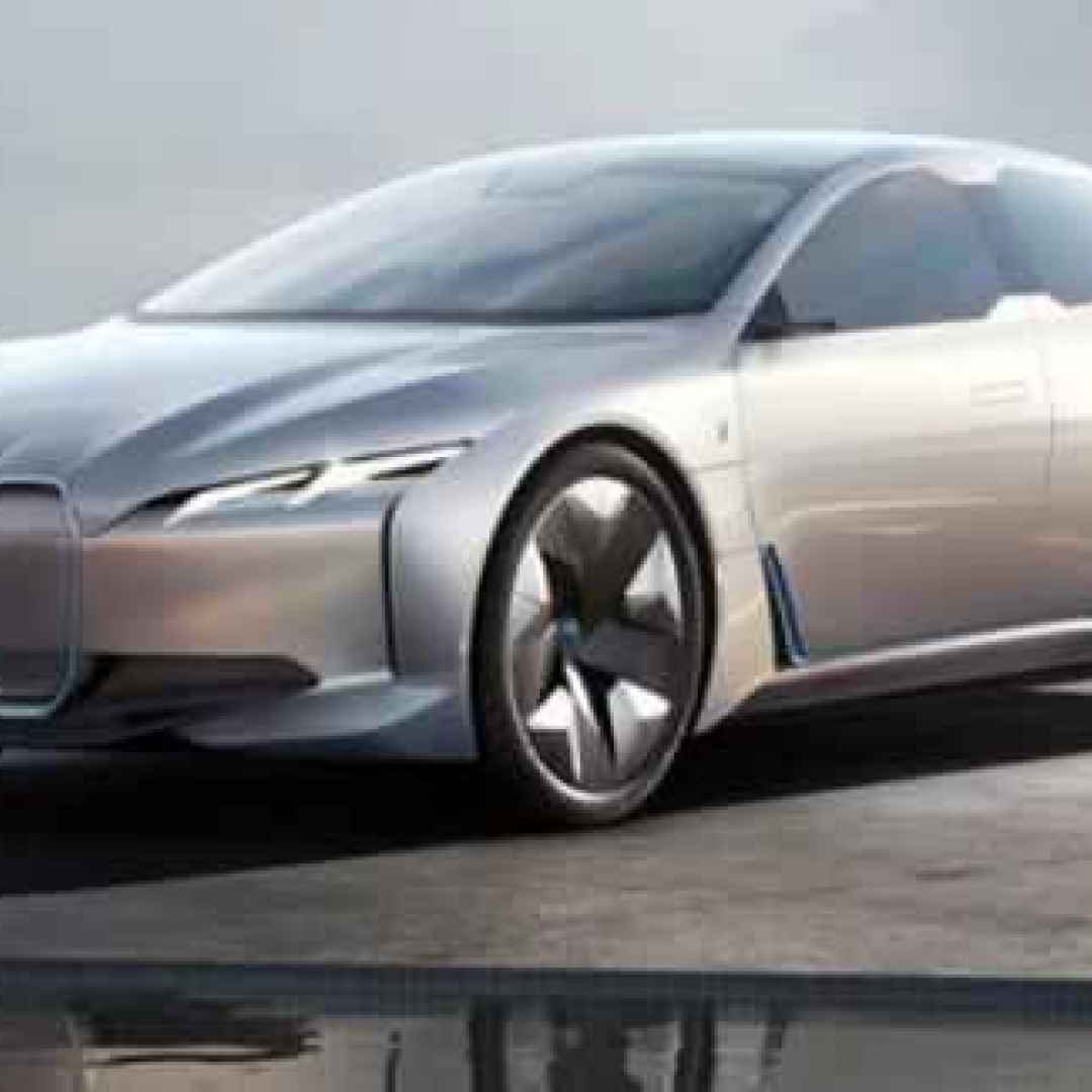 BMW i4, la berlina elettrica con 700 km di autonomia sta per arrivare