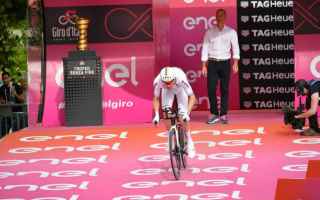 Il Giro 101 entra subito nel vivo, Tom Dumoulin indossa subito la maglia rosa, confermandosi il più