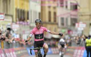 Grande emozioni al Giro dItalia, con lundicesima tappa che è passata da Filottrano, per ricordare M