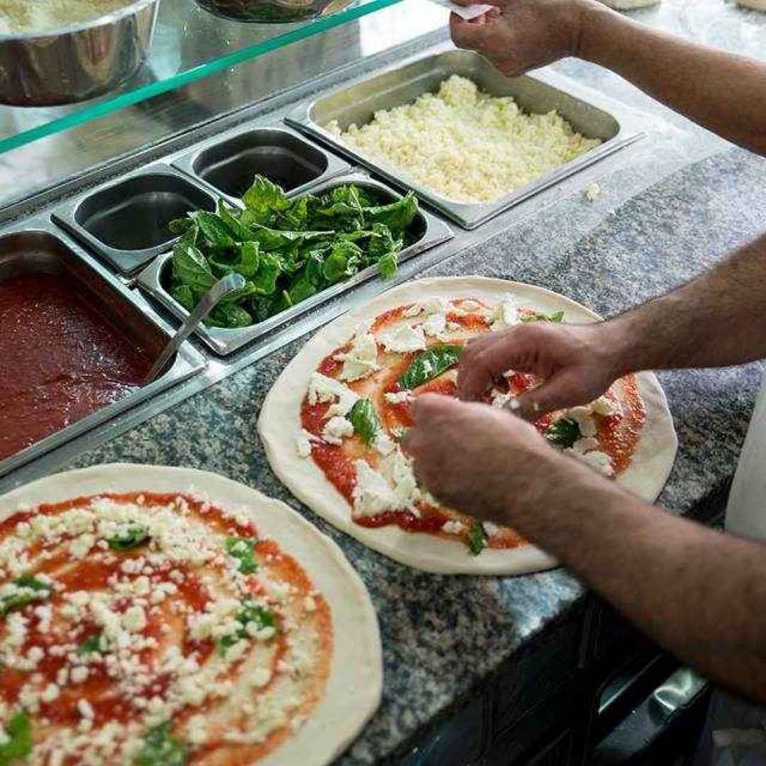 La pizza verace di Napoli si trova alla Pizzeria Trianon