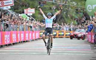 Tappa epica al Giro dItalia, Chris Froome con un azione di altri tempi, ad 80 chilometri dallarrivo,