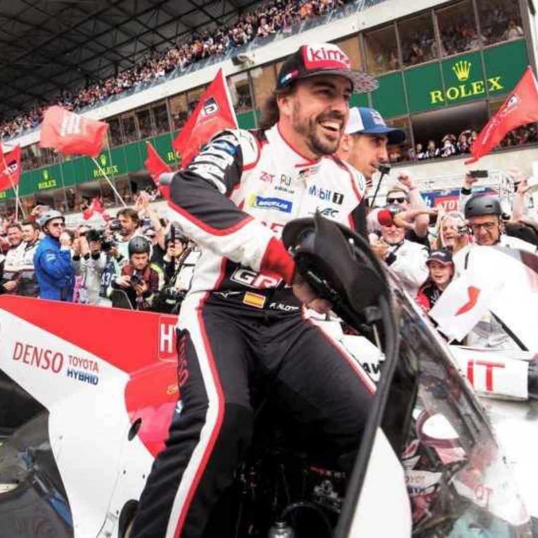 Alonso super: vince la 24 Ore di Le Mans con la Toyota. La tripla corona non è impossibile