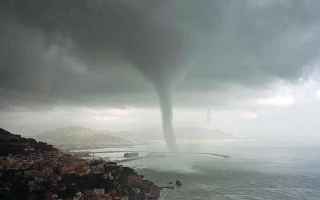 Ambiente: tornado  meteo  tromba d