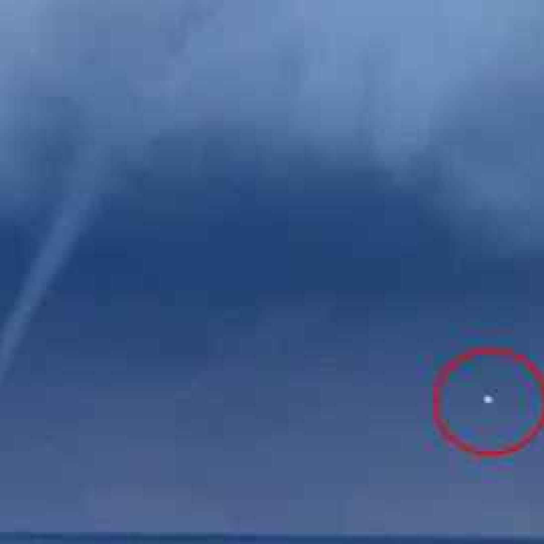 BARI: avvistato UFO vicino ad una tromba marina - VIDEO