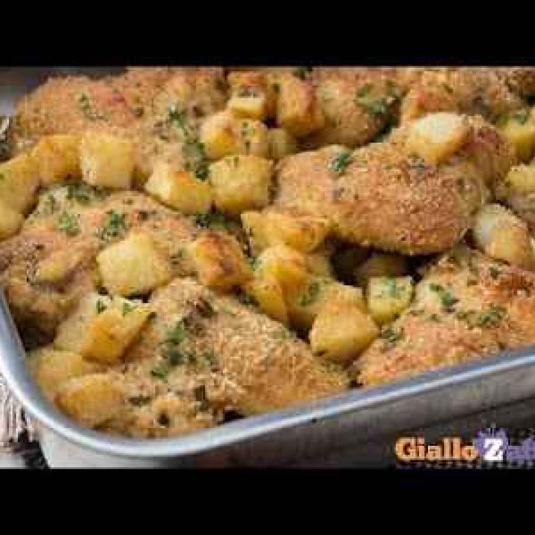 Ali di pollo e patate saporite: ricetta facile al forno - VIDEO