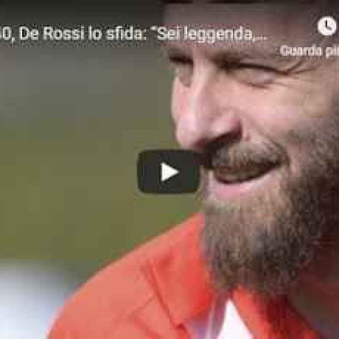 Daniele De Rossi sfida Valentino Rossi: "Con lo scooterone a Roma quando vuoi"