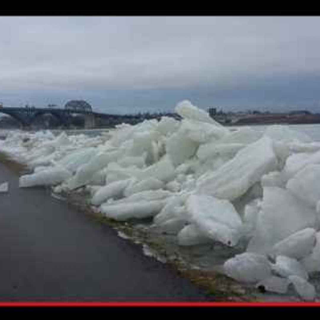 fiumi  ghiaccio  inverno  pericolo