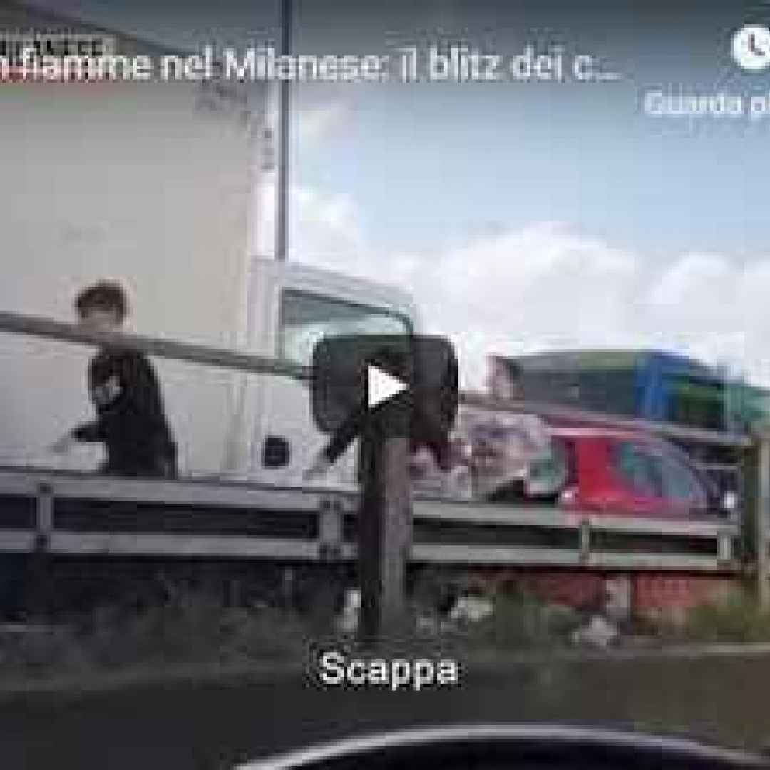 Autobus in fiamme nel Milanese: il blitz dei Carabinieri per salvare i bambini - VIDEO