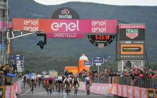 Terza tappa del Giro, che fino agli ultimi chilometri sembrava tranquilla, ma la lotta fra le squadr