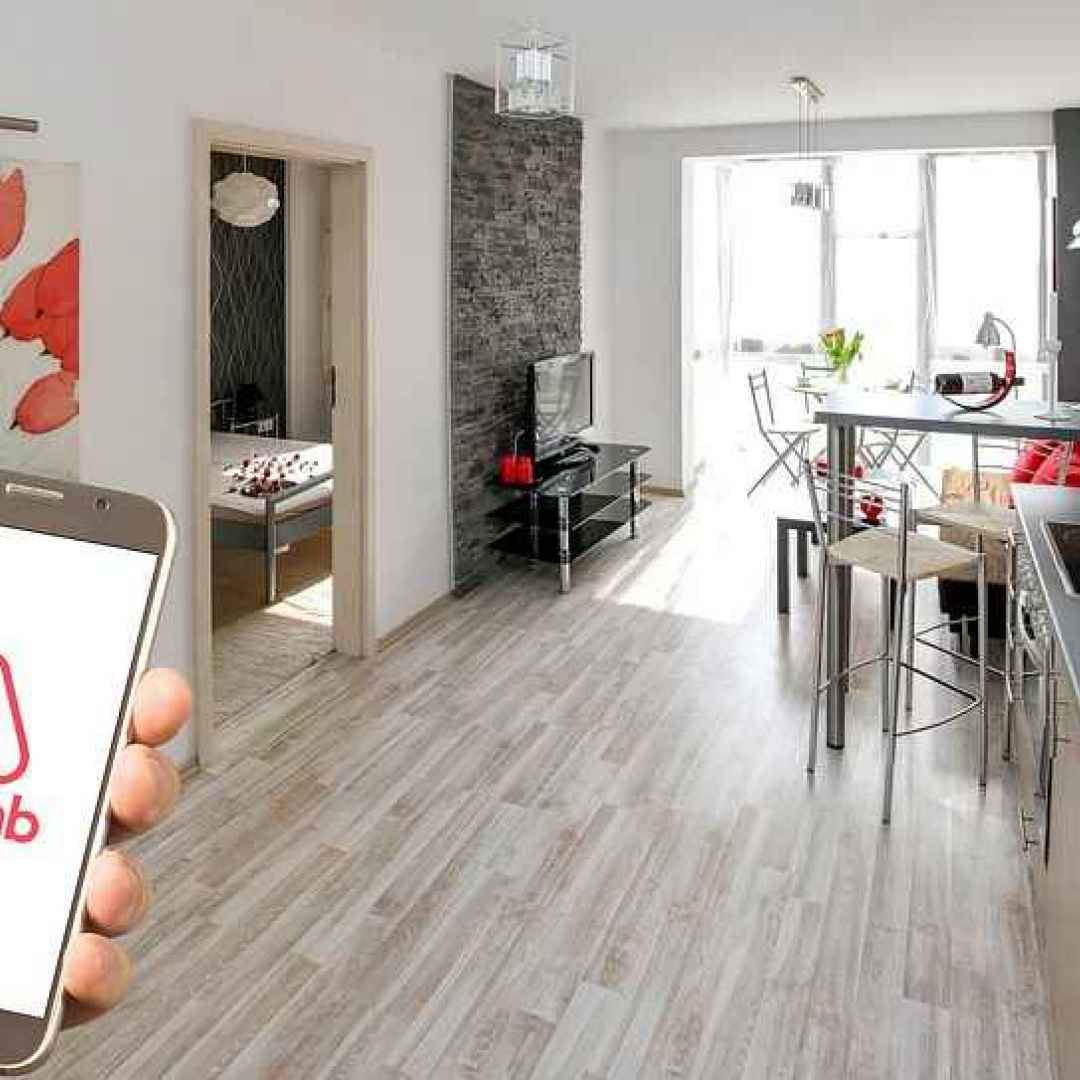Allarme Privacy su Airbnb: trovate videocamere nelle stanze