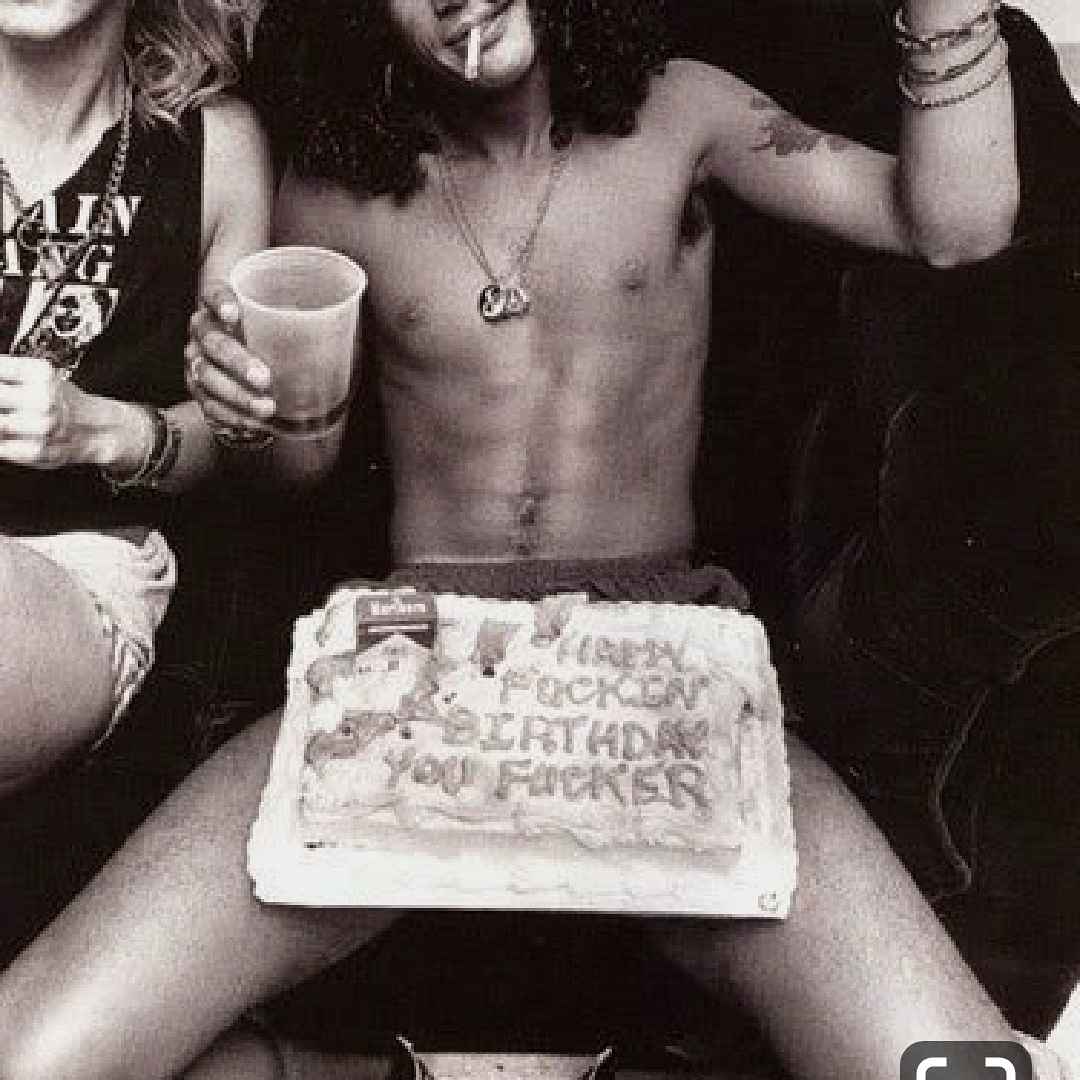 Tanti auguri a Slash! Il chitarrista dei Guns n Roses compie 54 anni