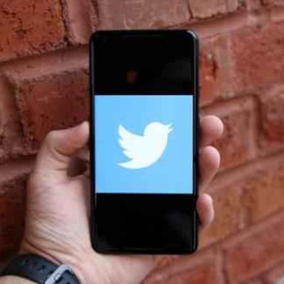 Twitter n: modalità iperscura in arrivo su Android, filtro qualità depennato, informazioni di contesto per tweet rimossi