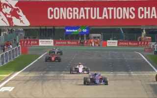 Charles Leclerc regala, la prima vittoria stagionale alla Ferrari e per la prima volta in carriera s