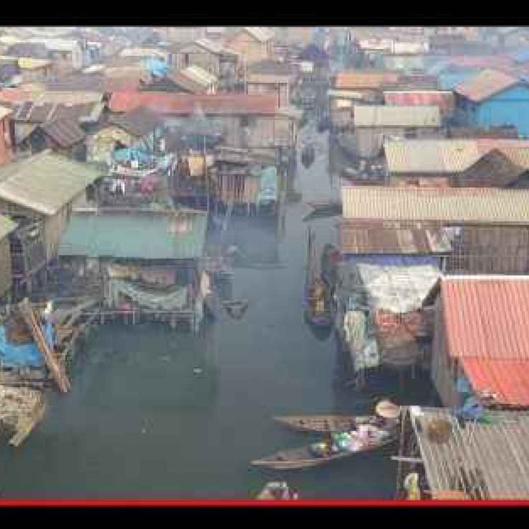 Makoko, una Venezia derelitta delle coste d