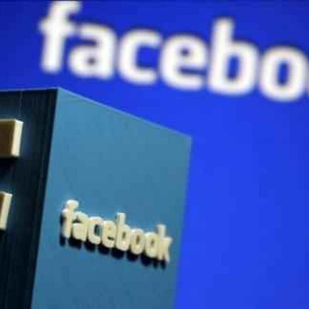 Facebook:. Pubblicità false su terapie HIV, etichette trasparenza rimandate, furto dati, Oculus curiosi