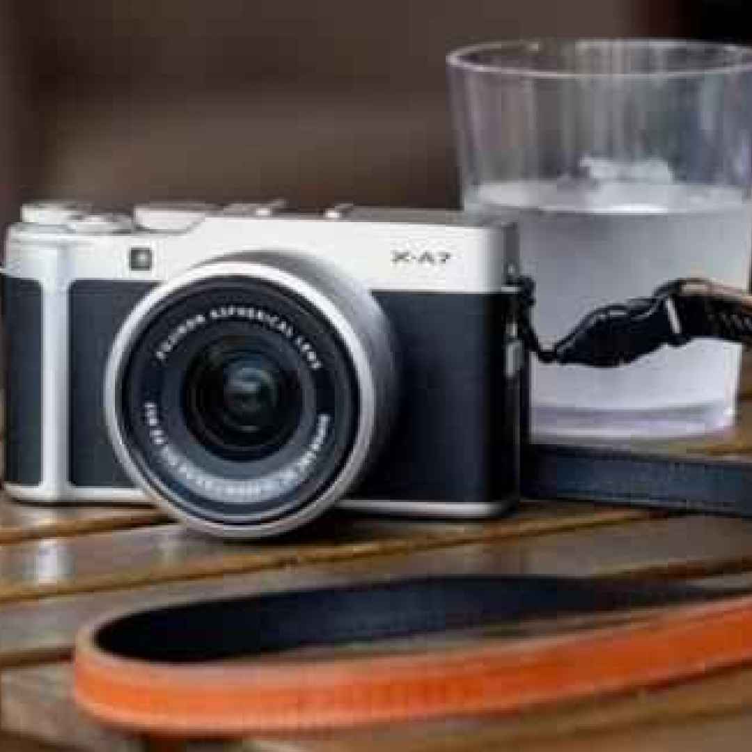 Fujifilm X-A7. In commercio la mirrorless compatta dal cuore smart