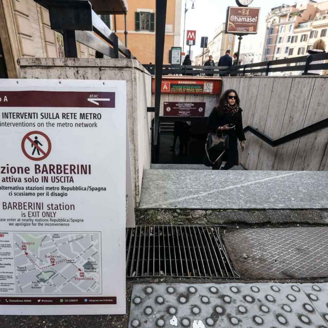 Roma: Le opinioni degli utenti alla riapertura della stazione #MetroA di Barberini