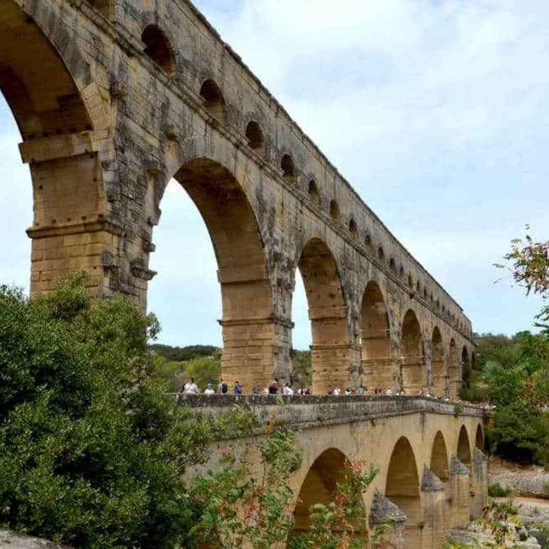 Il bellissimo acquedotto romano Pont du Gard in Provenza