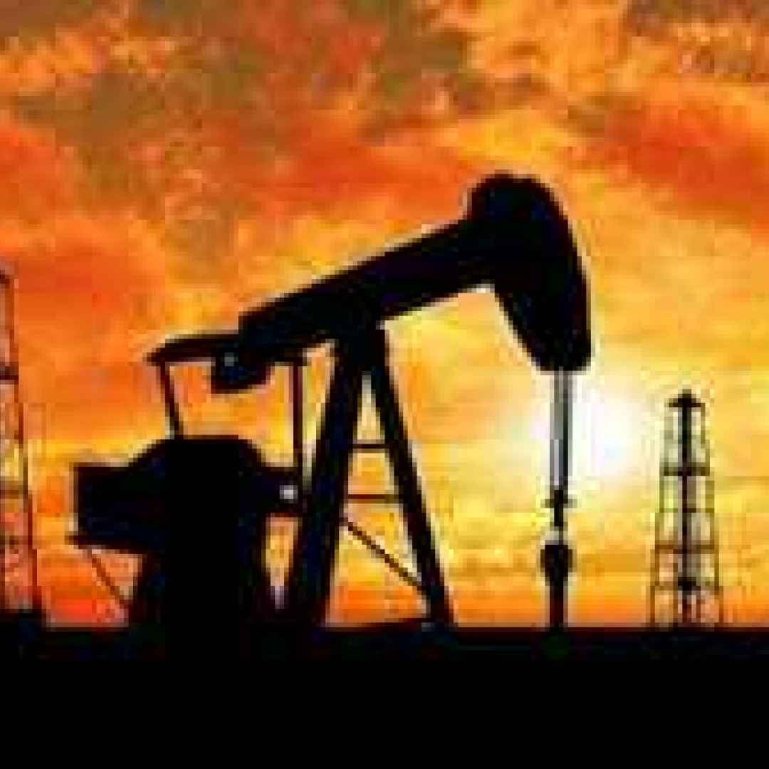 Commodities, il petrolio continua a scendere in picchiata