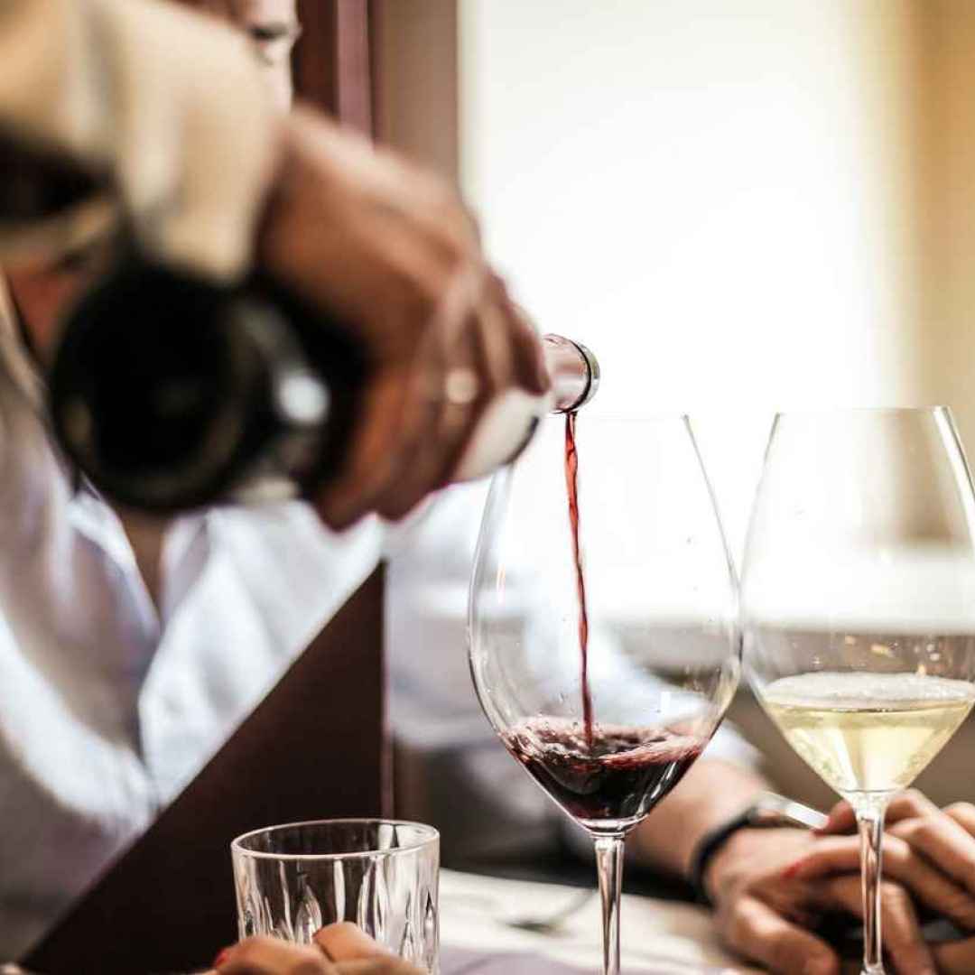 Come abbinare il vino a tavola