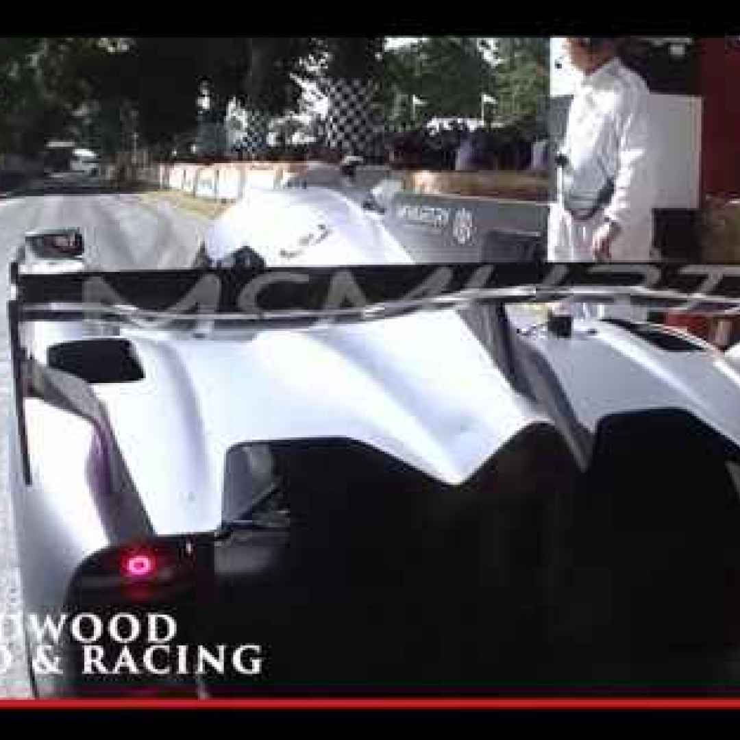 Un’aspirante Batmobile, grazie alle sue ventole, supera ogni record sul prestigioso circuito di Godwood